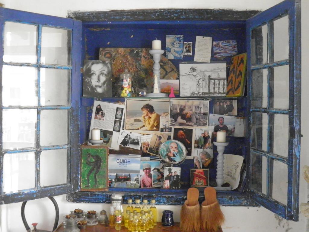 La Maison Des Artistes Bed & Breakfast 3*