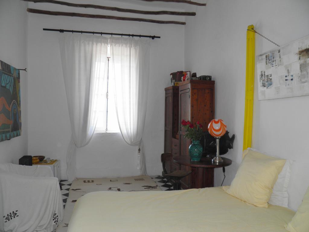 La Maison Des Artistes Bed & Breakfast 3*